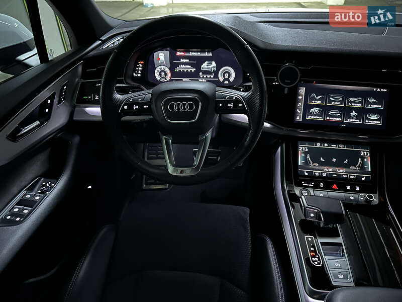 Позашляховик / Кросовер Audi Q7 2021 в Києві