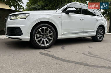 Внедорожник / Кроссовер Audi Q7 2018 в 