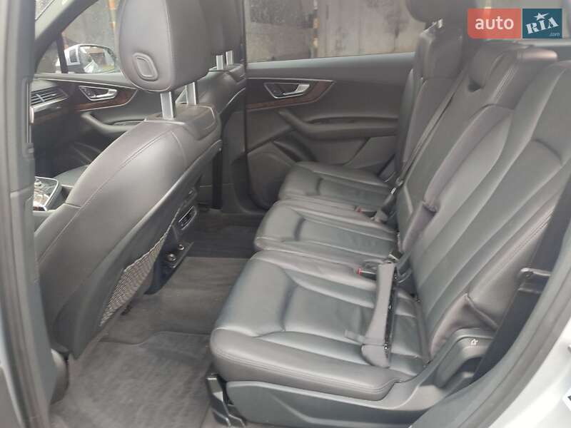 Внедорожник / Кроссовер Audi Q7 2017 в Стрые