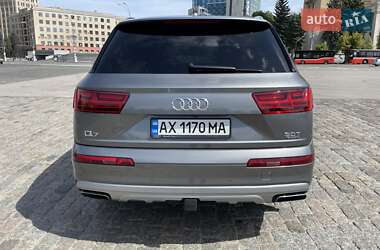 Позашляховик / Кросовер Audi Q7 2017 в 