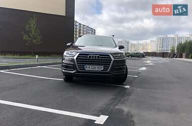 Внедорожник / Кроссовер Audi Q7 2017 в 