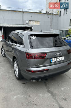 Внедорожник / Кроссовер Audi Q7 2017 в 