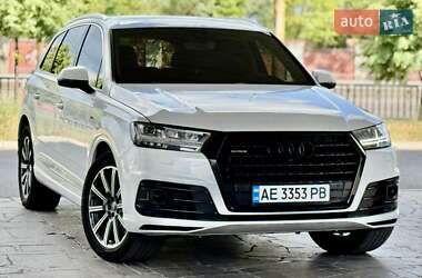 Внедорожник / Кроссовер Audi Q7 2016 в 