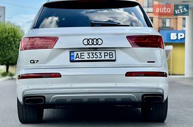 Внедорожник / Кроссовер Audi Q7 2016 в 