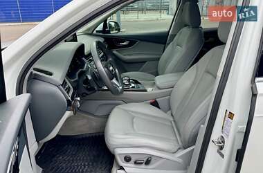 Внедорожник / Кроссовер Audi Q7 2016 в 