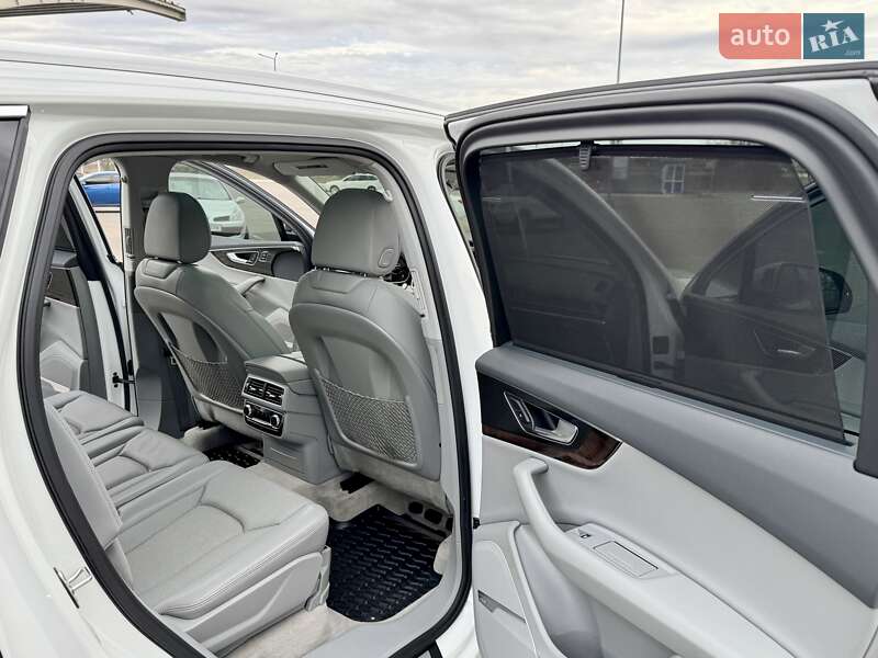 Позашляховик / Кросовер Audi Q7 2016 в Дніпрі
