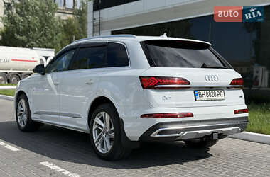 Внедорожник / Кроссовер Audi Q7 2020 в 