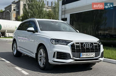 Внедорожник / Кроссовер Audi Q7 2020 в 