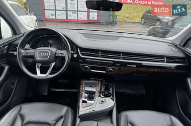 Позашляховик / Кросовер Audi Q7 2016 в 