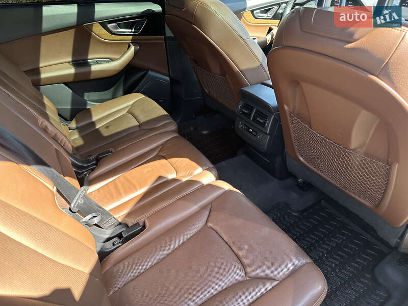 Позашляховик / Кросовер Audi Q7 2017 в Полтаві