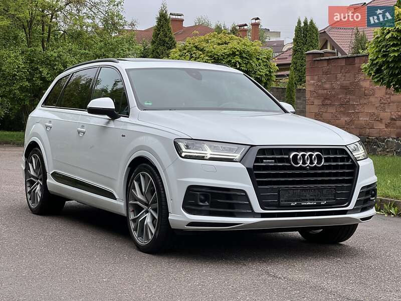 Позашляховик / Кросовер Audi Q7 2018 в Рівному