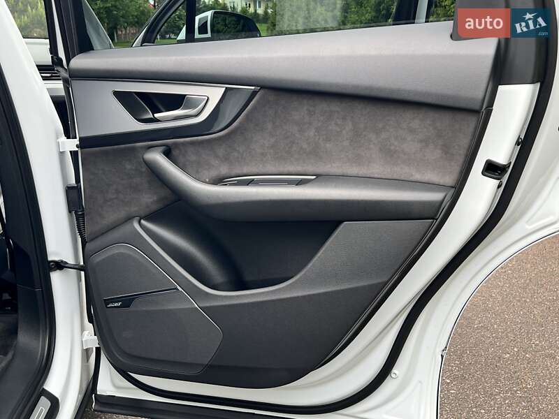 Позашляховик / Кросовер Audi Q7 2018 в Рівному