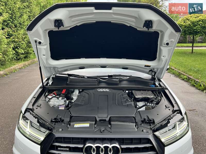 Позашляховик / Кросовер Audi Q7 2018 в Рівному