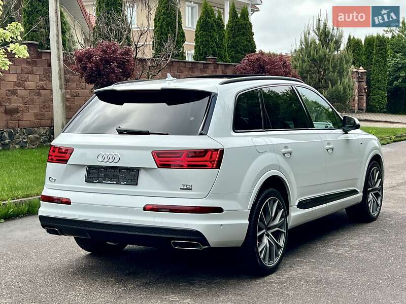 Позашляховик / Кросовер Audi Q7 2018 в Рівному