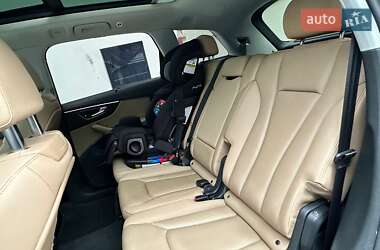 Внедорожник / Кроссовер Audi Q7 2020 в 
