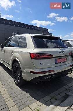 Внедорожник / Кроссовер Audi Q7 2021 в 