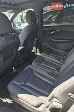 Внедорожник / Кроссовер Audi Q7 2021 в 