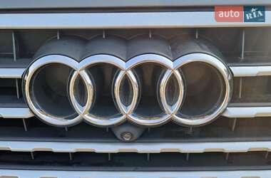 Внедорожник / Кроссовер Audi Q7 2016 в 