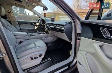 Внедорожник / Кроссовер Audi Q7 2016 в 