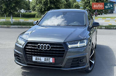 Позашляховик / Кросовер Audi Q7 2018 в 