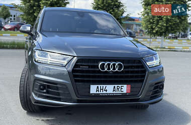 Позашляховик / Кросовер Audi Q7 2018 в 