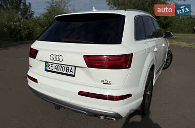 Позашляховик / Кросовер Audi Q7 2016 в 