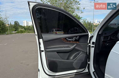 Позашляховик / Кросовер Audi Q7 2016 в 