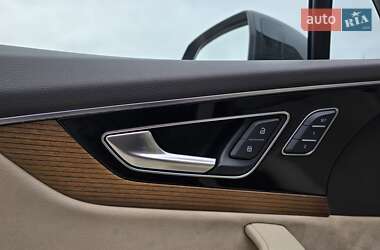 Внедорожник / Кроссовер Audi Q7 2018 в 