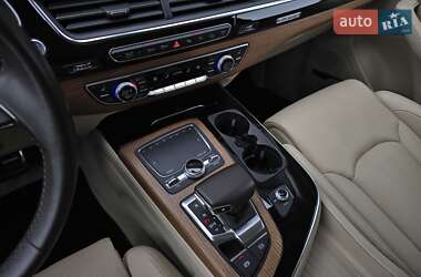 Внедорожник / Кроссовер Audi Q7 2018 в 