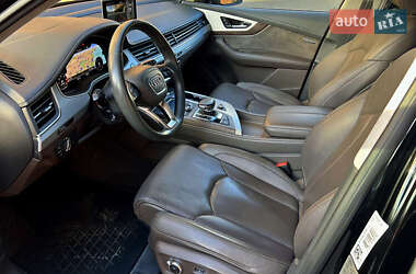 Внедорожник / Кроссовер Audi Q7 2016 в 