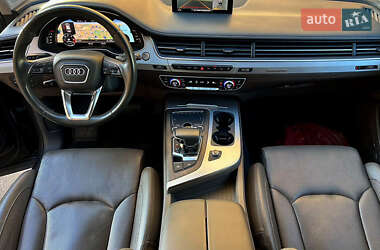 Внедорожник / Кроссовер Audi Q7 2016 в 