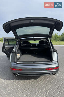 Внедорожник / Кроссовер Audi Q7 2013 в 