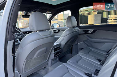 Внедорожник / Кроссовер Audi Q7 2017 в 