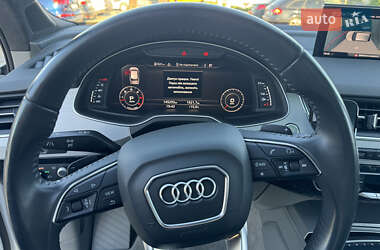 Внедорожник / Кроссовер Audi Q7 2017 в 