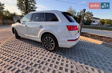 Внедорожник / Кроссовер Audi Q7 2016 в 