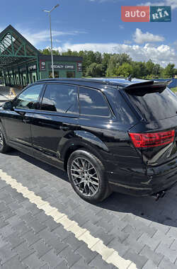 Позашляховик / Кросовер Audi Q7 2016 в 