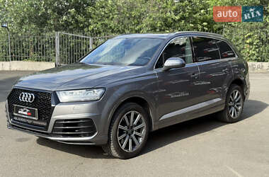 Внедорожник / Кроссовер Audi Q7 2016 в 