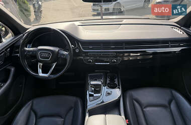 Внедорожник / Кроссовер Audi Q7 2016 в 