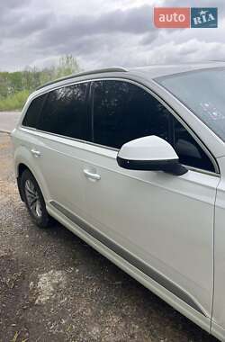 Внедорожник / Кроссовер Audi Q7 2017 в 