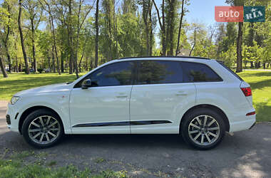 Внедорожник / Кроссовер Audi Q7 2018 в 