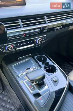 Внедорожник / Кроссовер Audi Q7 2018 в 