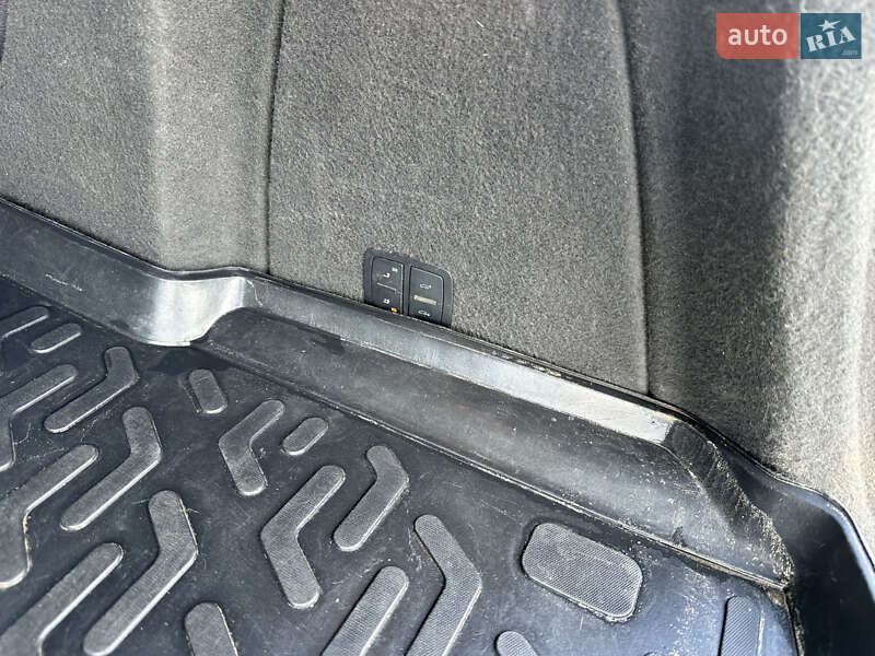 Позашляховик / Кросовер Audi Q7 2011 в Косові