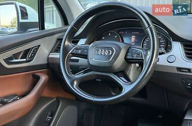 Внедорожник / Кроссовер Audi Q7 2015 в 