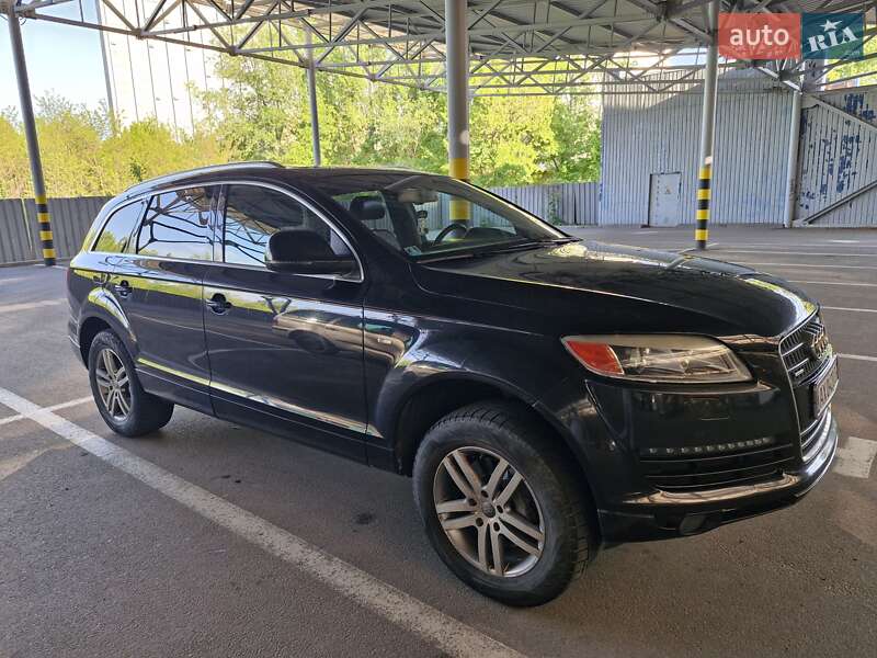 Внедорожник / Кроссовер Audi Q7 2007 в 