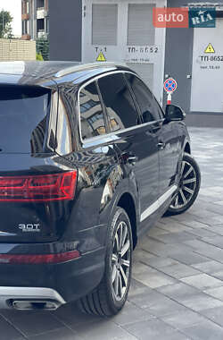 Внедорожник / Кроссовер Audi Q7 2017 в 