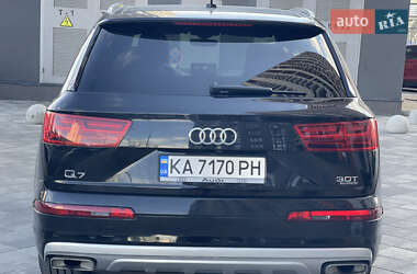 Внедорожник / Кроссовер Audi Q7 2017 в 