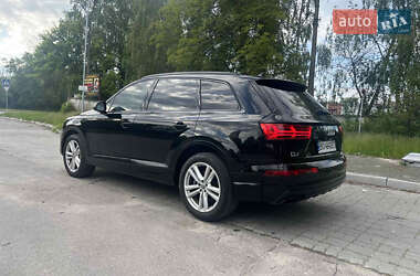 Позашляховик / Кросовер Audi Q7 2017 в 