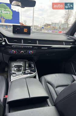 Позашляховик / Кросовер Audi Q7 2017 в 