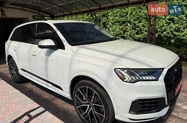 Позашляховик / Кросовер Audi Q7 2021 в 