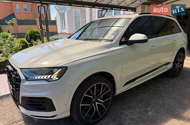 Позашляховик / Кросовер Audi Q7 2021 в 